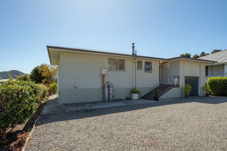 Photo of property in 23 Broadway, Picton, 7220