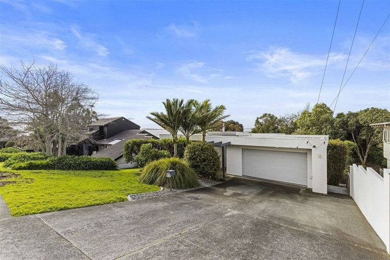 Photo of property in 127 Mellons Bay Road, Mellons Bay, Auckland, 2014