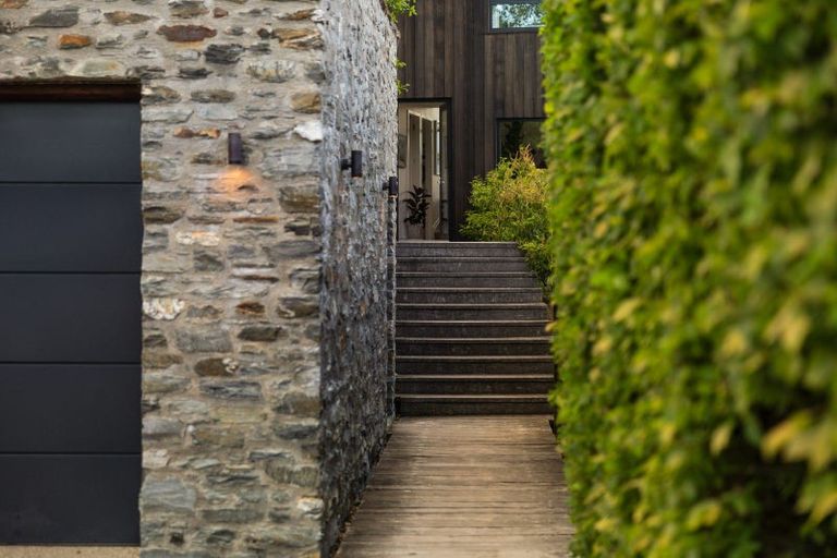 Photo of property in 12 Arran Lane, Jacks Point, Queenstown, 9371