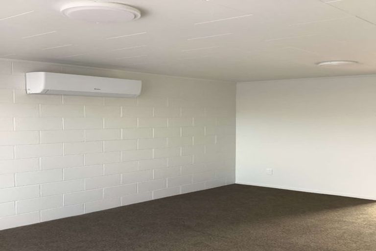 Photo of property in 2/86 Picton Avenue, Riccarton, Christchurch, 8011