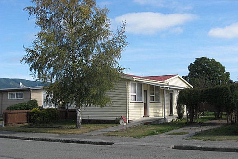 Photo of property in 2 Studholme Street, Waimate, 7924