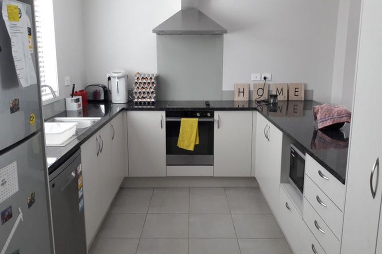 Photo of property in 2 Akeake Lane, Manurewa, Auckland, 2102