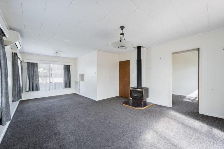 Photo of property in 2/19a Ribblesdale Road, Henderson, Auckland, 0612