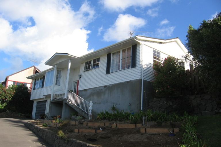 Photo of property in 18 Chisbury Lane, Churton Park, Wellington, 6037