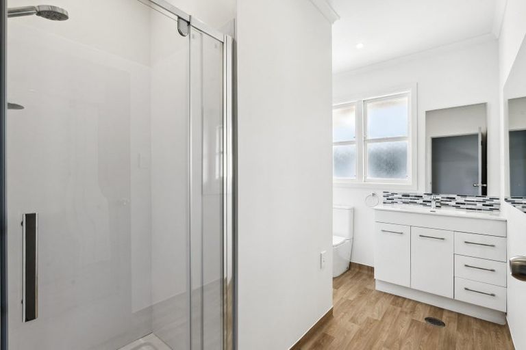 Photo of property in 70 Clevedon Road, Papakura, 2110