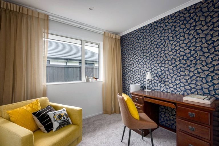 Photo of property in 16 Bridget Court, Red Beach, 0932