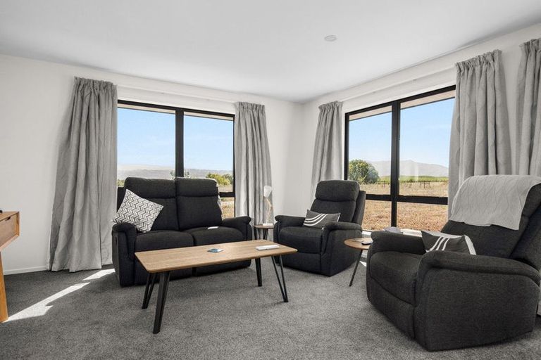 Photo of property in 21 Thyme Fields Road, Springvale, 9393