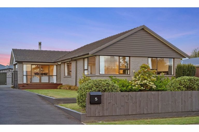Photo of property in 5 Carbine Place, Sockburn, Christchurch, 8042