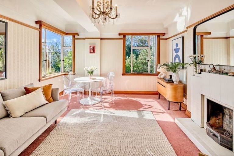 Photo of property in Owd Trafford Flats, 17 Brougham Street, Mount Victoria, Wellington, 6011