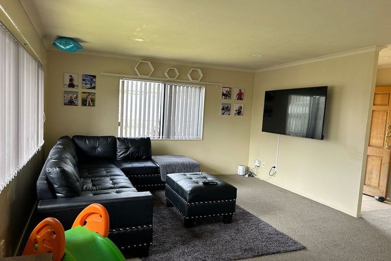 Photo of property in 26 Carisbrook Crescent, Papakura, 2110