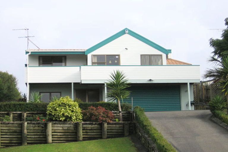 Photo of property in 27 Rosario Crescent, Red Beach, 0932