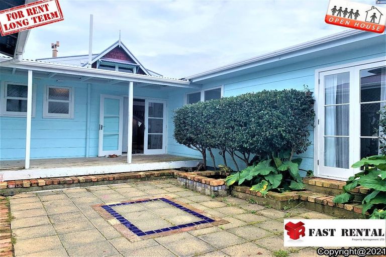 Photo of property in 83 Red Beach Road, Red Beach, 0932
