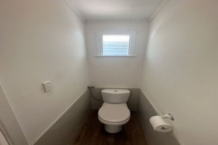 Photo of property in 49 Bruce Road, Glenfield, Auckland, 0629