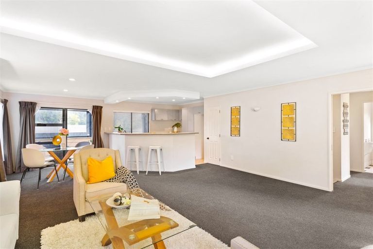 Photo of property in 1/22 Lagoon Way, West Harbour, Auckland, 0618