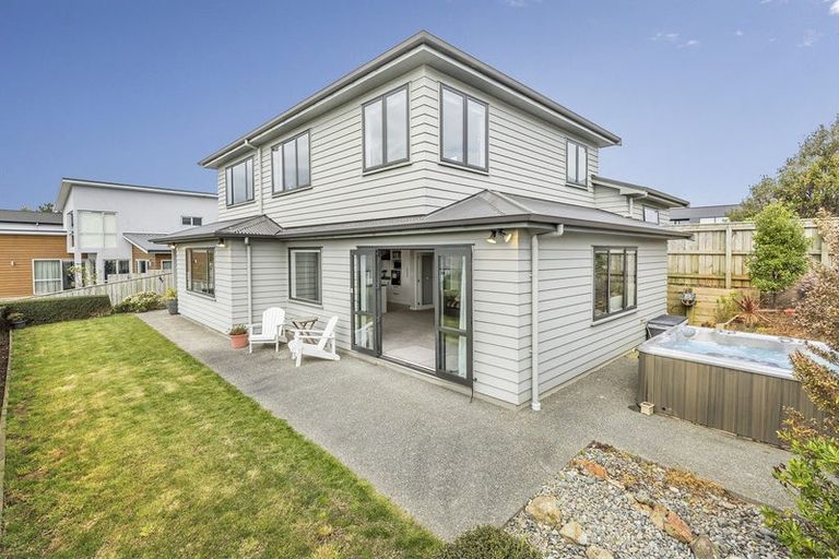 Photo of property in 75 Endeavour Drive, Whitby, Porirua, 5024