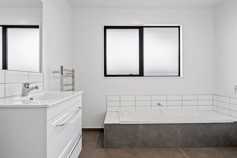 Photo of property in 40 Mehrtens Crescent, Woodend, 7691