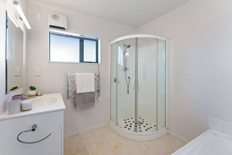 Photo of property in 6 Waihurihia Street, Otaki, 5512