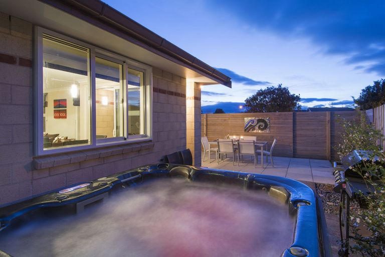 Photo of property in 12 Kereru Place, Pyes Pa, Tauranga, 3112