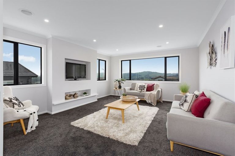 Photo of property in 8 Canary Way, Whitby, Porirua, 5024