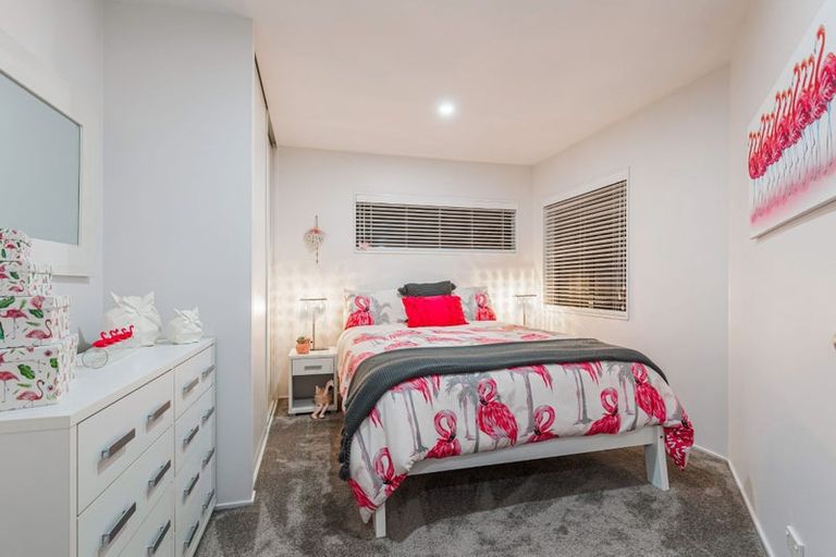 Photo of property in 36 Rhinevale Close, Henderson, Auckland, 0612