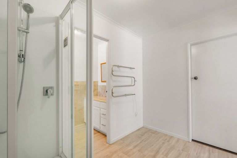 Photo of property in 120 Walter Strevens Drive, Conifer Grove, Takanini, 2112