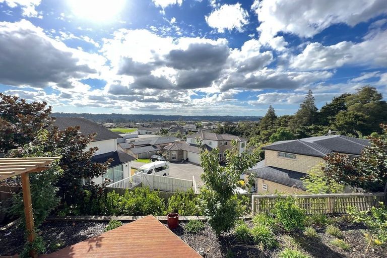 Photo of property in 92a Schnapper Rock Road, Schnapper Rock, Auckland, 0632