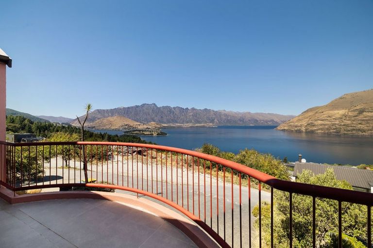 Photo of property in 14a Von Place, Fernhill, Queenstown, 9300