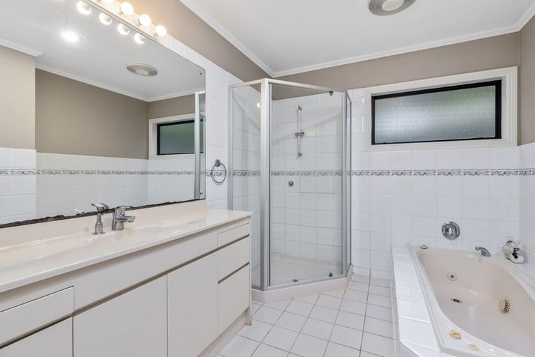 Photo of property in 28 Penguin Drive, Murrays Bay, Auckland, 0630