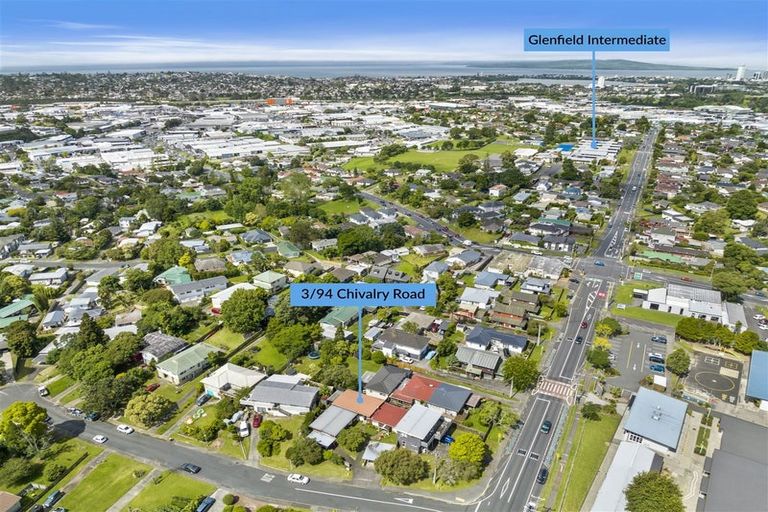 Photo of property in 3/94 Chivalry Road, Glenfield, Auckland, 0629