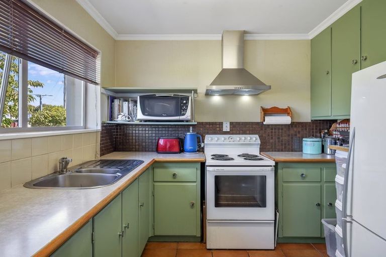 Photo of property in 86 Englefield Road, Northwood, Christchurch, 8051