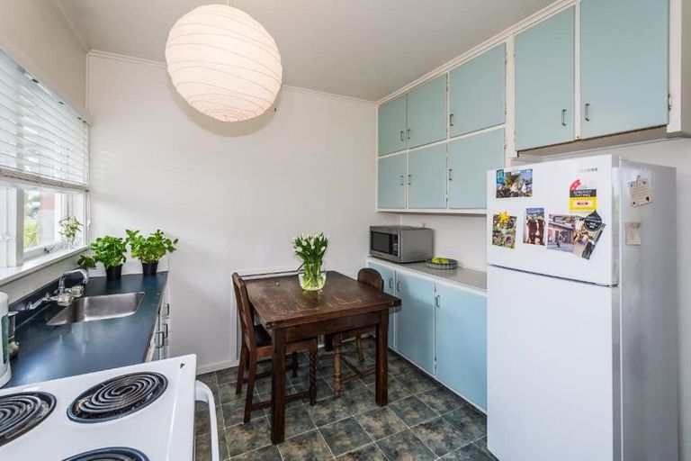 Photo of property in 2/14 Westwell Road, Belmont, Auckland, 0622