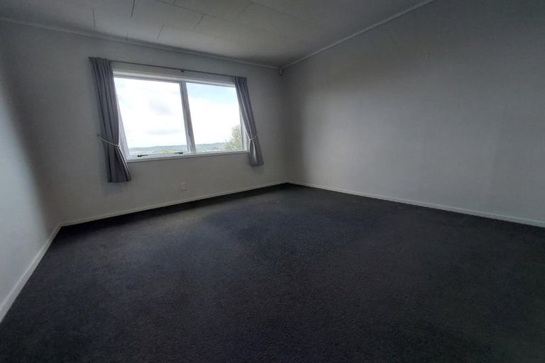Photo of property in 1/59 Santiago Crescent, Unsworth Heights, Auckland, 0632