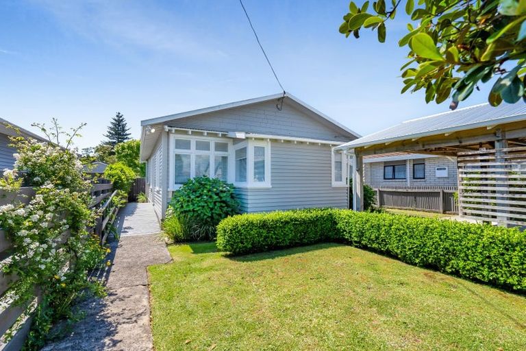 Photo of property in 86 Tukapa Street, Westown, New Plymouth, 4310