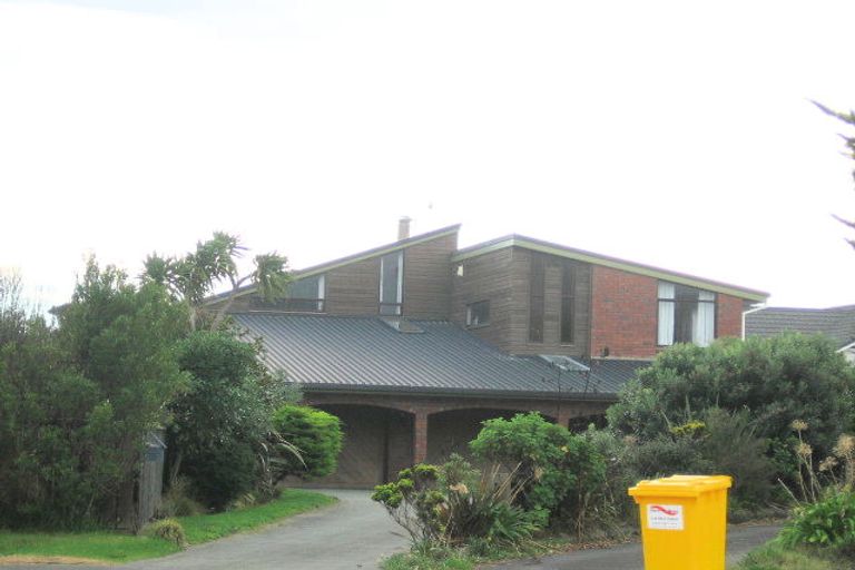 Photo of property in 10 Nuhaka Place, Paraparaumu Beach, Paraparaumu, 5032