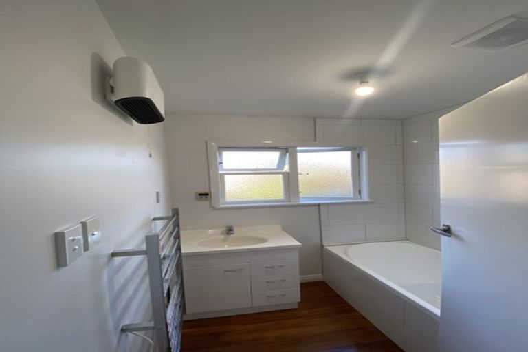 Photo of property in 22 Moana Road, Paraparaumu, 5032