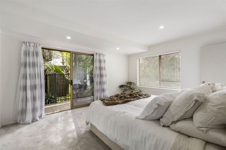 Photo of property in 127 Mellons Bay Road, Mellons Bay, Auckland, 2014