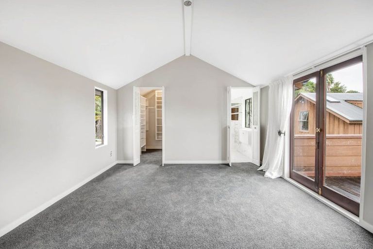 Photo of property in 1 The Knoll, Greenhithe, Auckland, 0632