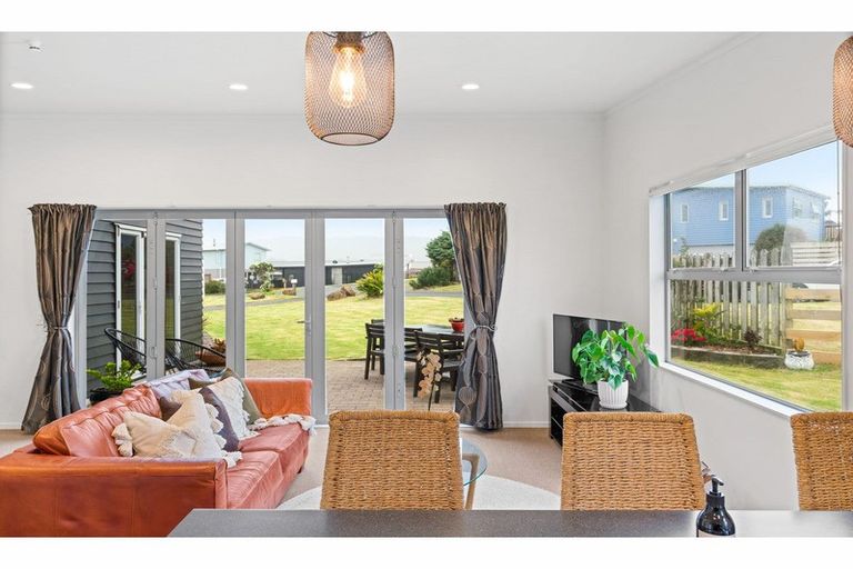 Photo of property in 2 Beachcomber Road, Mangawhai Heads, Mangawhai, 0505