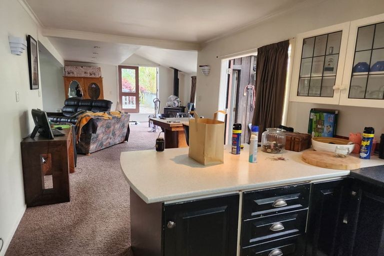 Photo of property in 196 Main Road South, Raumati South, Paraparaumu, 5032