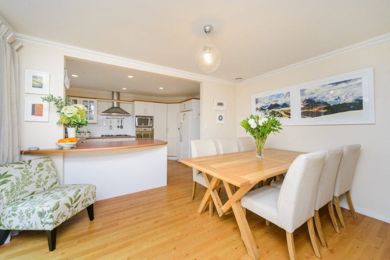 Photo of property in 22 Greenwood Place, Fitzherbert, Palmerston North, 4410