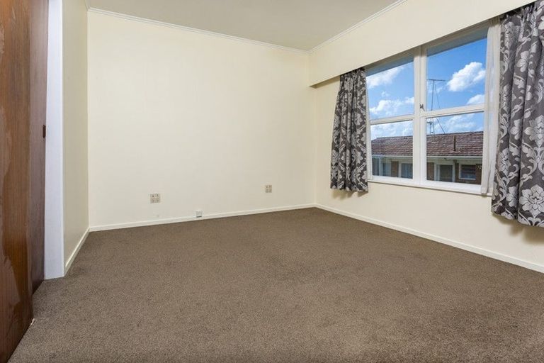 Photo of property in 2/18 Anne Road, Hillcrest, Auckland, 0627