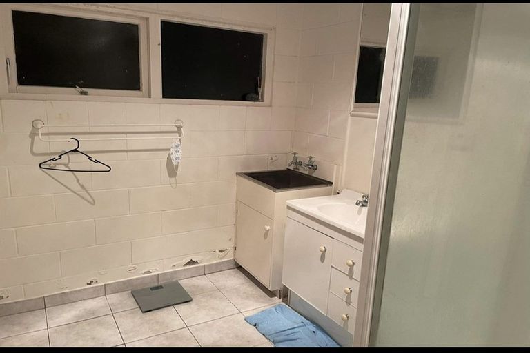 Photo of property in 63 Chelsea View Drive, Chatswood, Auckland, 0626