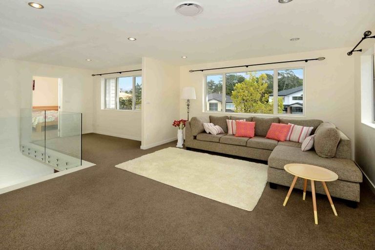Photo of property in 39 Harrowglen Drive, Northcross, Auckland, 0632