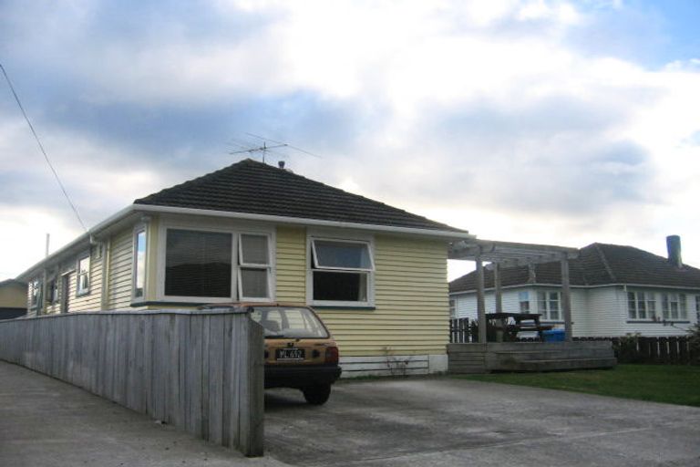 Photo of property in 5 Atiawa Crescent, Waiwhetu, Lower Hutt, 5010