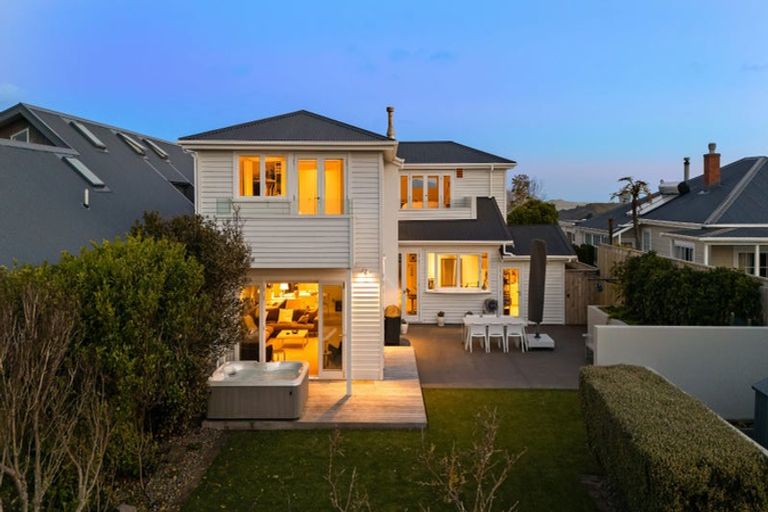 Photo of property in 52 Karepa Street, Brooklyn, Wellington, 6021