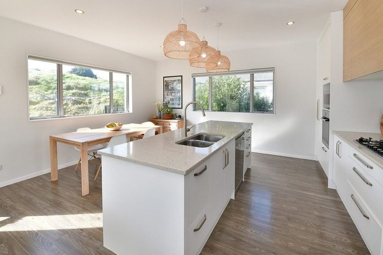 Photo of property in 33 Kaipuke Crescent, Gulf Harbour, Whangaparaoa, 0930