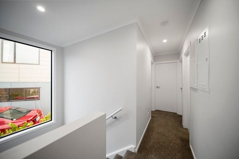 Photo of property in 29b Glanmire Road, Newlands, Wellington, 6037