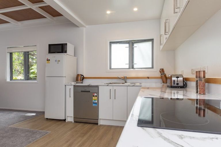 Photo of property in 6-8 Sylvan Glade, Piha, New Lynn, 0772