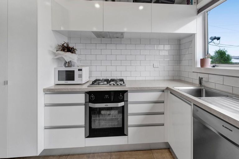 Photo of property in 17 Upjohn Street, Brooklands, New Plymouth, 4310