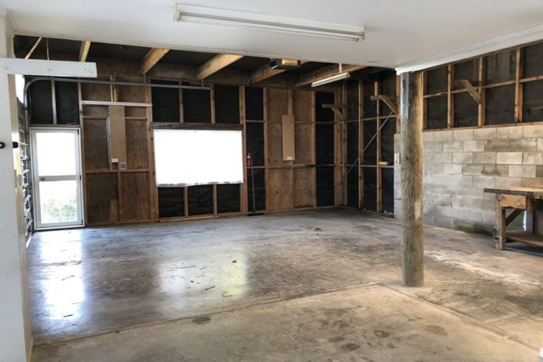 Photo of property in 1024 East Coast Road, Fairview Heights, Auckland, 0630